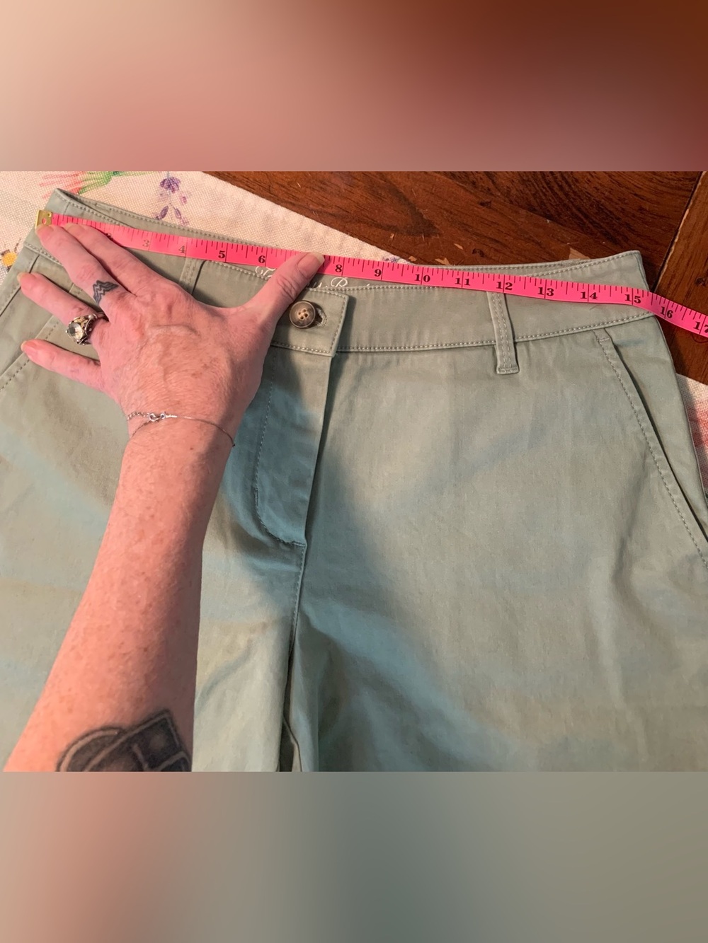 Tommy Bahama Green khaki Women's Bermuda Shorts - Picture 6 of 6